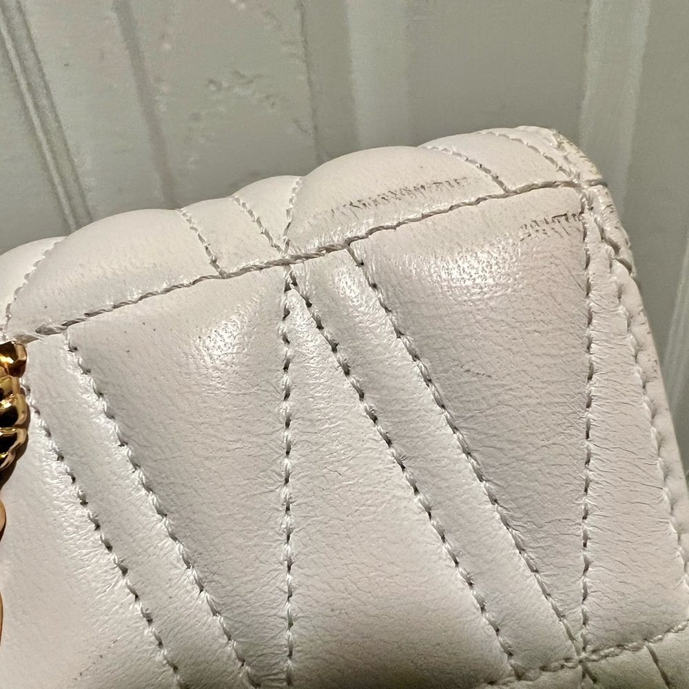 Elegant White Versace Quilted Chain Bag - Picture 13 of 15